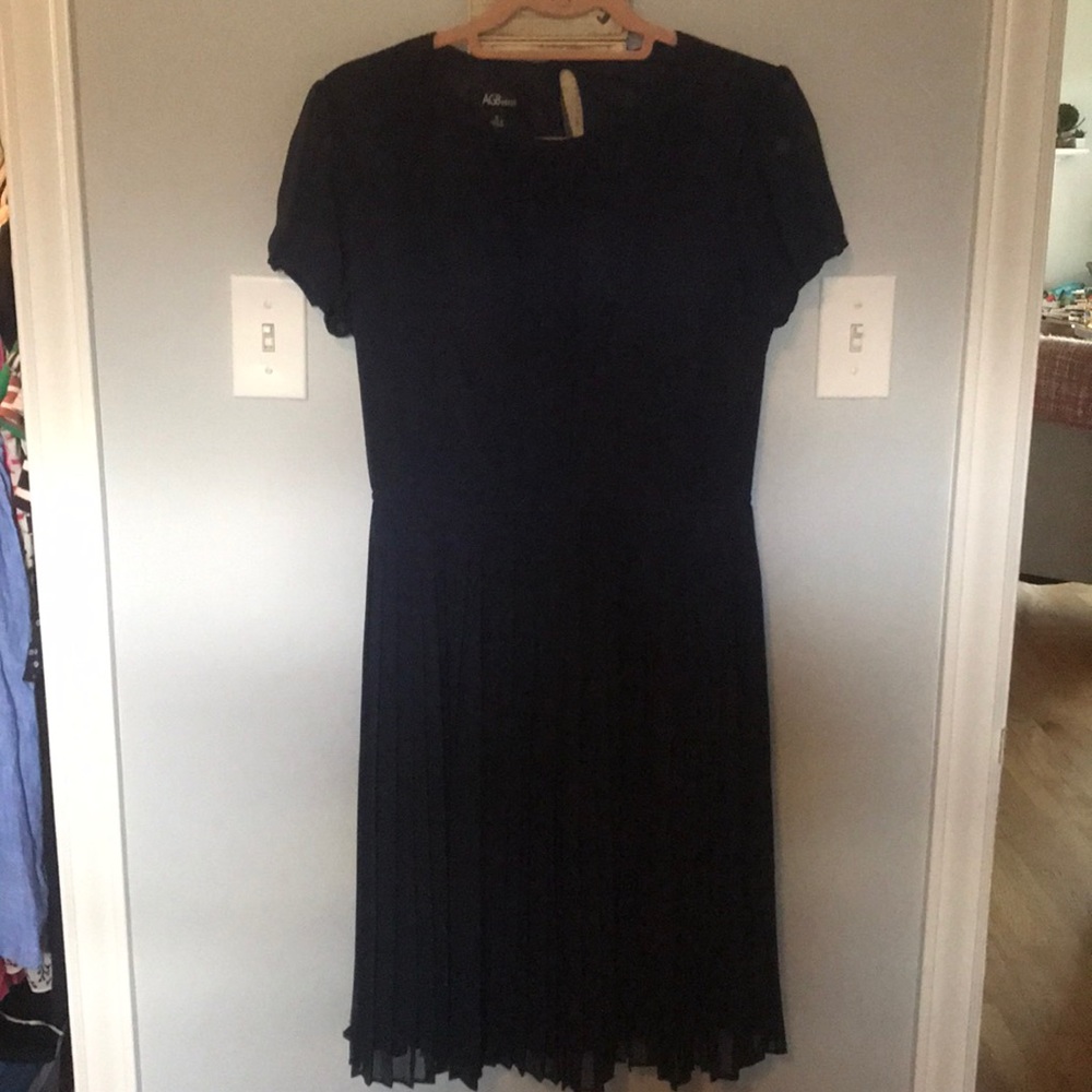 AGB Dress Blue short sleeve pleated dress